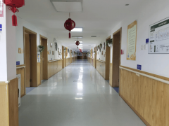 <b>地面防滑、墙面扶</b>